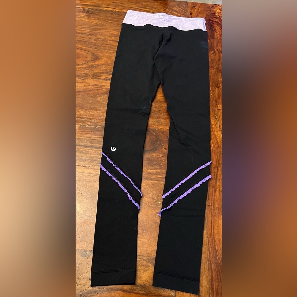 Lululemon leggings NWOT. Size 4 long